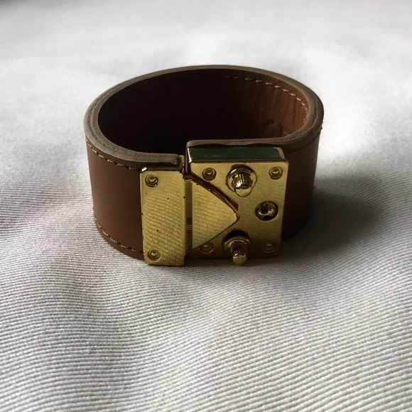 Camel color leather CC Skye Cuff Bracelet Gold Tone clasp. - Picture 1 of 3